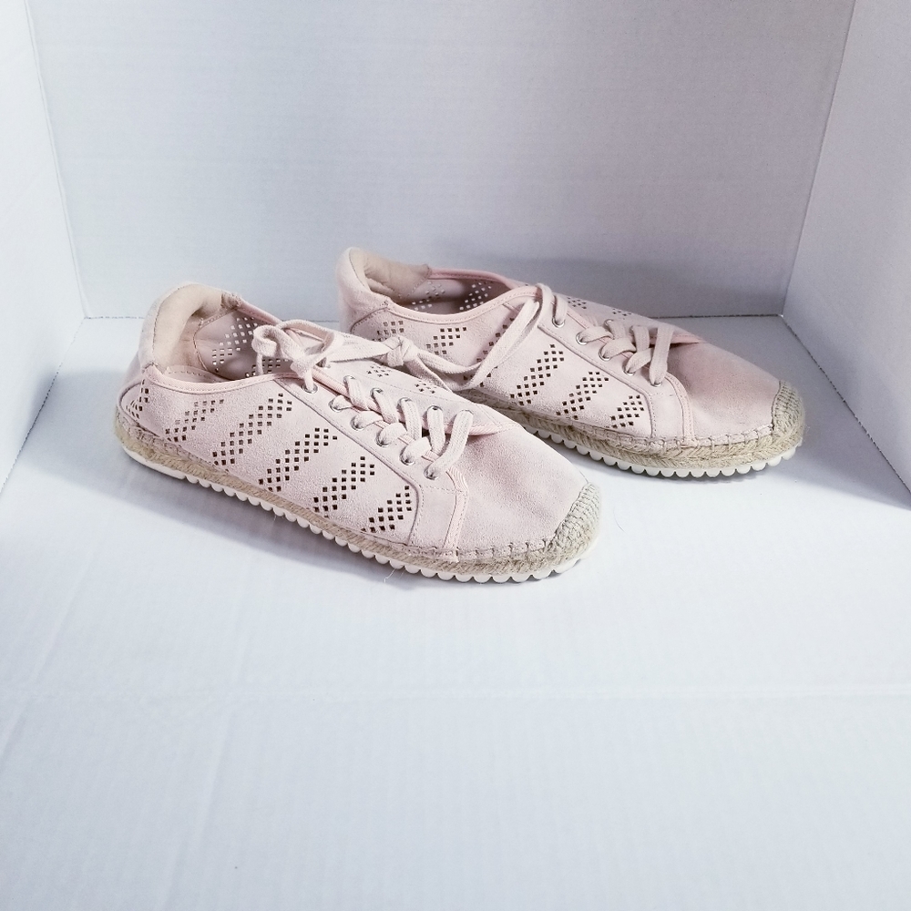 MARC FISHER LIGHT PINK WITH TAN SNEAKER SIZE 9